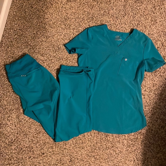 Cherokee Tops - Infinity by Cherokee scrub set
